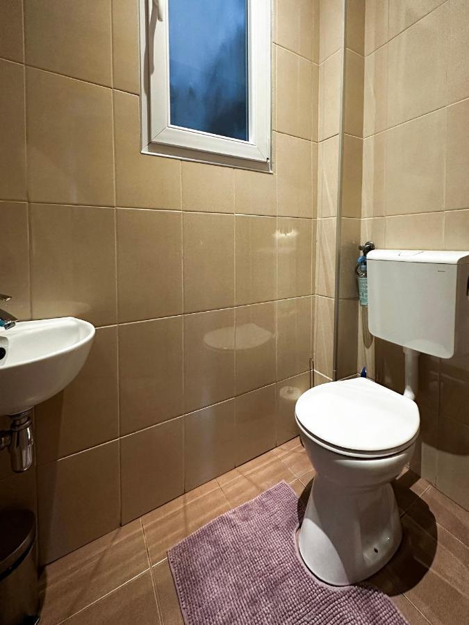 Abt Karoly Apartment